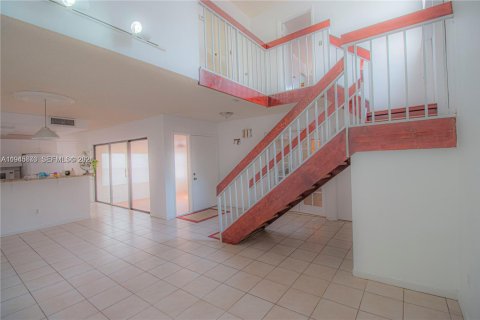 Снять в аренду таунхаус в Майами, Флорида 3 спальни, 107.4м2, № 2002042 - фото 13