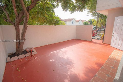 Снять в аренду таунхаус в Майами, Флорида 3 спальни, 107.4м2, № 2002042 - фото 14