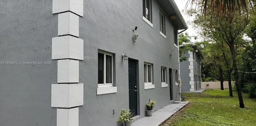 Touwnhouse à Miami, Floride 4 chambres, 117.99 m2 № 1842858