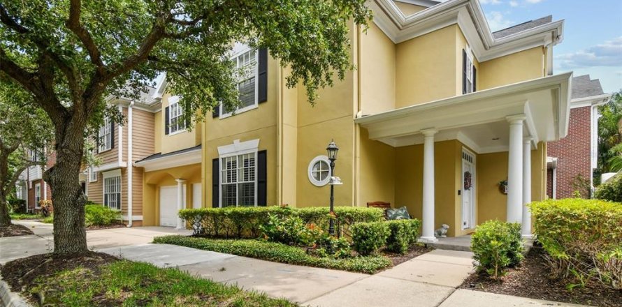 Touwnhouse à Tampa, Floride 4 chambres, 245.35 m2 № 1918207