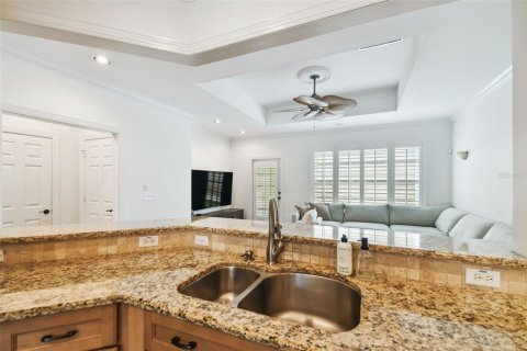 Touwnhouse à vendre à Tampa, Floride: 4 chambres, 245.35 m2 № 1918207 - photo 11