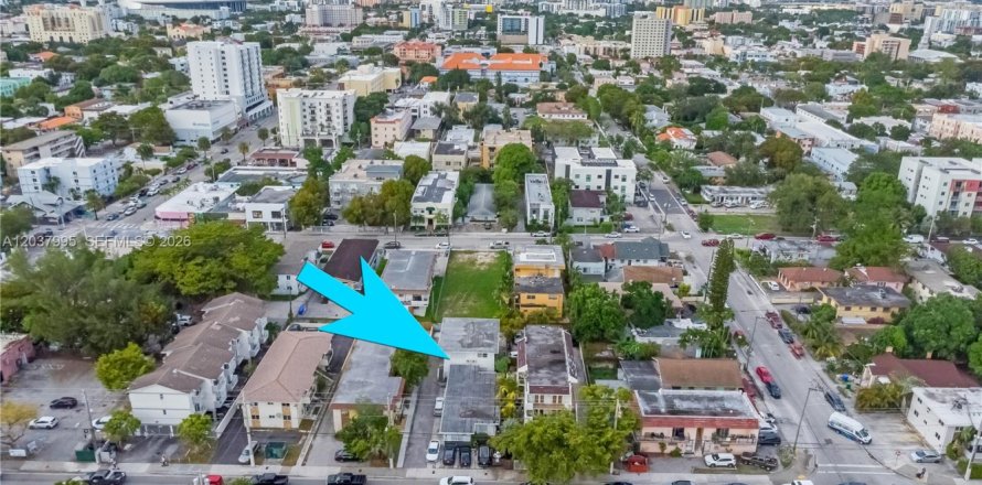 Commercial property in Miami, Florida 242.85 sq.m. № 2155052