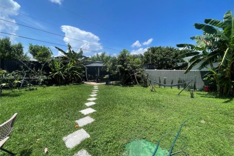 House in Port St. Lucie, Florida 3 bedrooms, 95.88 sq.m. № 1794270 - photo 18