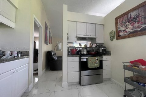 House in Port St. Lucie, Florida 3 bedrooms, 95.88 sq.m. № 1794270 - photo 2