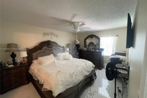 House in Port St. Lucie, Florida 3 bedrooms, 95.88 sq.m. № 1794270 - photo 8
