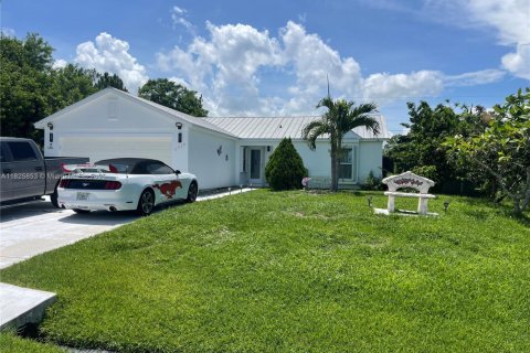 House in Port St. Lucie, Florida 3 bedrooms, 95.88 sq.m. № 1794270 - photo 1