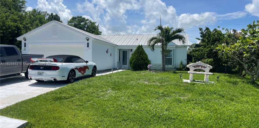 House in Port St. Lucie, Florida 3 bedrooms, 95.88 sq.m. № 1794270