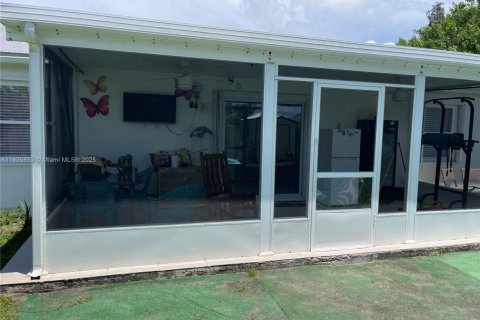 House in Port St. Lucie, Florida 3 bedrooms, 95.88 sq.m. № 1794270 - photo 16