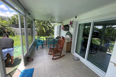 House in Port St. Lucie, Florida 3 bedrooms, 95.88 sq.m. № 1794270 - photo 9