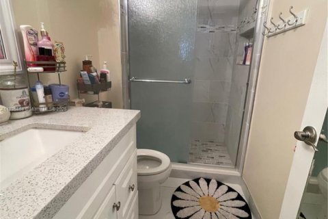 House in Port St. Lucie, Florida 3 bedrooms, 95.88 sq.m. № 1794270 - photo 12