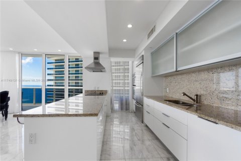 Copropriété à louer à Hallandale Beach, Floride: 3 chambres, 235.79 m2 № 1496566 - photo 3