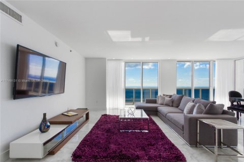 Condo in Hallandale Beach, Florida, 3 bedrooms  № 1496566 - photo 10