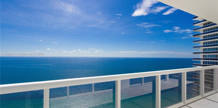Condo à Hallandale Beach, Floride, 3 chambres № 1496566