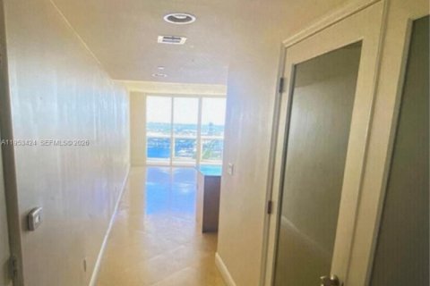 Condominio en alquiler en Hallandale Beach, Florida, 2 dormitorios, 100.89 m2 № 2054880 - foto 2