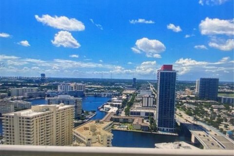 Condominio en alquiler en Hallandale Beach, Florida, 2 dormitorios, 100.89 m2 № 2054880 - foto 6