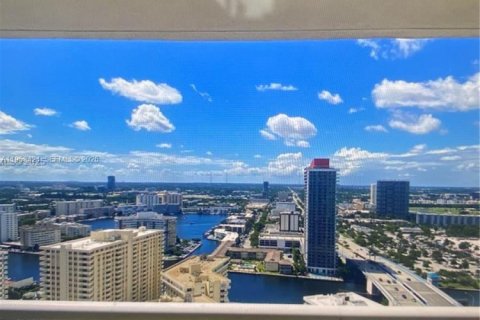 Condominio en Hallandale Beach, Florida, 2 dormitorios  № 2054880