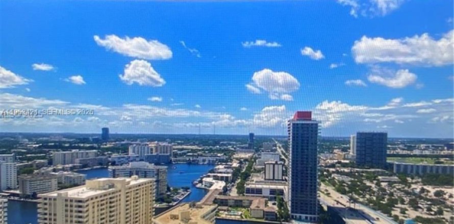 Condominio en Hallandale Beach, Florida, 2 dormitorios  № 2054880