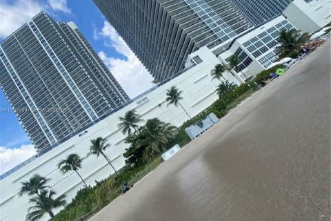 Condominio en alquiler en Hallandale Beach, Florida, 2 dormitorios, 100.89 m2 № 2054880 - foto 7