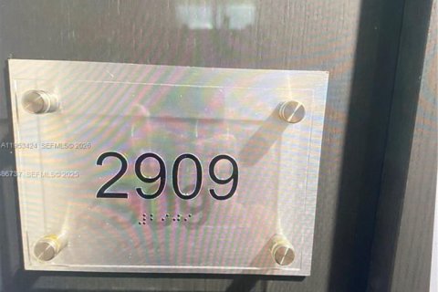 Condominio en alquiler en Hallandale Beach, Florida, 2 dormitorios, 100.89 m2 № 2054880 - foto 3