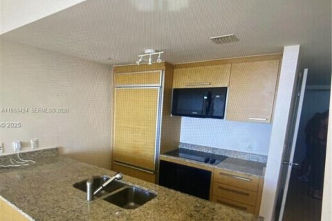 Condominio en alquiler en Hallandale Beach, Florida, 2 dormitorios, 100.89 m2 № 2054880 - foto 5