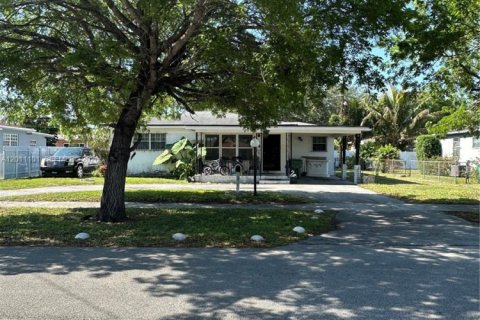House in Miami, Florida 3 bedrooms, 118.73 sq.m. № 2075262 - photo 10