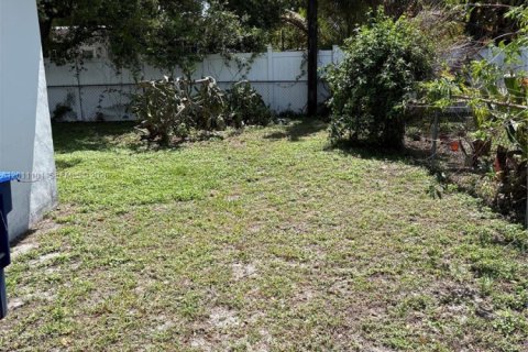 House in Miami, Florida 3 bedrooms, 118.73 sq.m. № 2075262 - photo 7