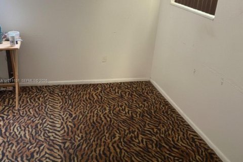 House in Miami, Florida 3 bedrooms, 118.73 sq.m. № 2075262 - photo 5