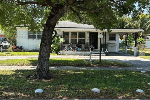 House in Miami, Florida 3 bedrooms, 118.73 sq.m. № 2075262