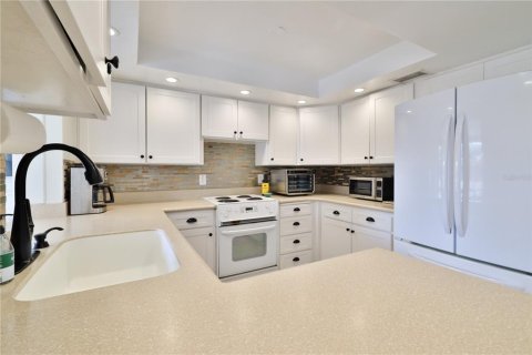 Villa ou maison à vendre à New Smyrna Beach, Floride: 4 chambres, 147.9 m2 № 2138880 - photo 9