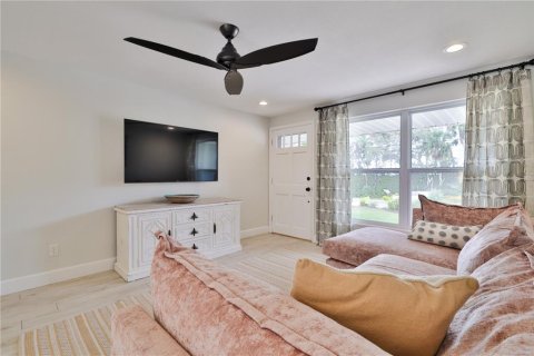 Villa ou maison à vendre à New Smyrna Beach, Floride: 4 chambres, 147.9 m2 № 2138880 - photo 5