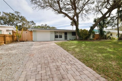 House in New Smyrna Beach, Florida 4 bedrooms, 147.9 sq.m. № 2138880
