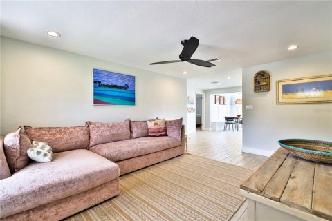 Villa ou maison à vendre à New Smyrna Beach, Floride: 4 chambres, 147.9 m2 № 2138880 - photo 4