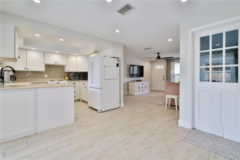Villa ou maison à vendre à New Smyrna Beach, Floride: 4 chambres, 147.9 m2 № 2138880 - photo 8