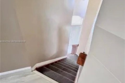 House in Davie, Florida 4 bedrooms, 179.67 sq.m. № 2241105 - photo 20