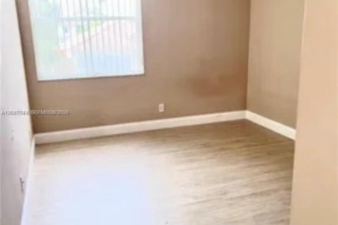 House in Davie, Florida 4 bedrooms, 179.67 sq.m. № 2241105 - photo 8