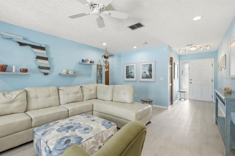 House in Clearwater, Florida 3 bedrooms, 147.9 sq.m. № 2203400 - photo 10