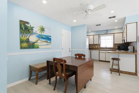 House in Clearwater, Florida 3 bedrooms, 147.9 sq.m. № 2203400 - photo 12