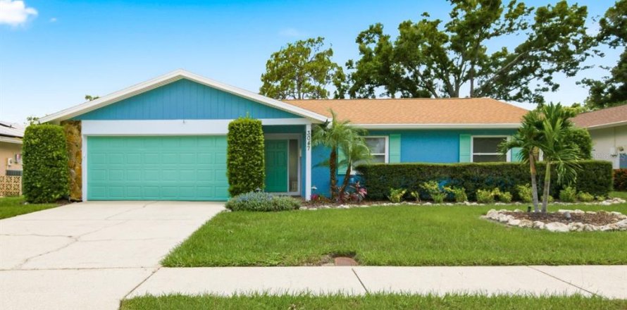House in Clearwater, Florida 3 bedrooms, 147.9 sq.m. № 2203400