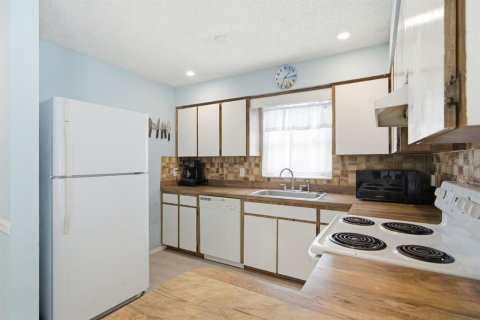 House in Clearwater, Florida 3 bedrooms, 147.9 sq.m. № 2203400 - photo 13