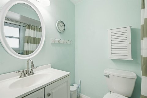 House in Clearwater, Florida 3 bedrooms, 147.9 sq.m. № 2203400 - photo 23