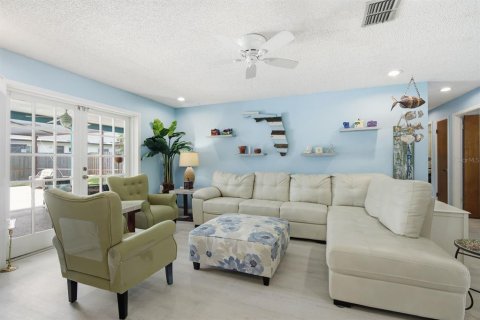 House in Clearwater, Florida 3 bedrooms, 147.9 sq.m. № 2203400 - photo 11