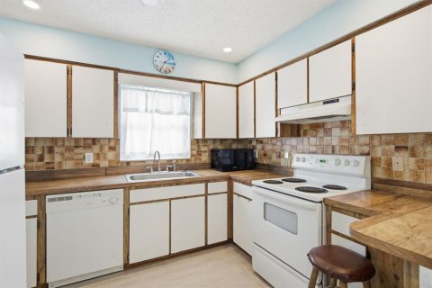 House in Clearwater, Florida 3 bedrooms, 147.9 sq.m. № 2203400 - photo 14