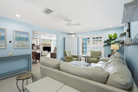 House in Clearwater, Florida 3 bedrooms, 147.9 sq.m. № 2203400 - photo 9
