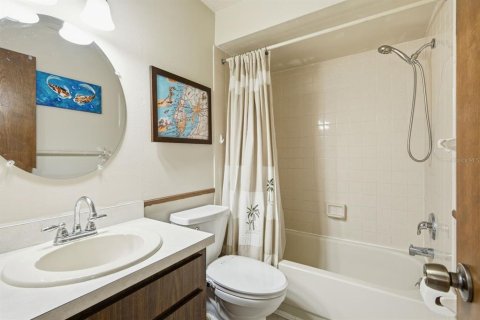 House in Clearwater, Florida 3 bedrooms, 147.9 sq.m. № 2203400 - photo 28