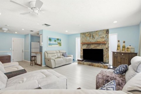 House in Clearwater, Florida 3 bedrooms, 147.9 sq.m. № 2203400 - photo 17