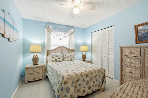 House in Clearwater, Florida 3 bedrooms, 147.9 sq.m. № 2203400 - photo 25