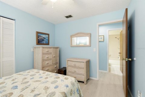 House in Clearwater, Florida 3 bedrooms, 147.9 sq.m. № 2203400 - photo 27