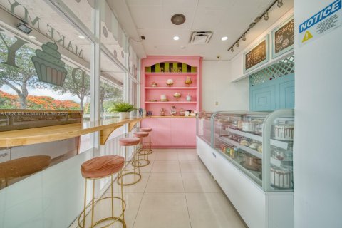 Immobilier commercial à vendre à Kendall, Floride № 2015450 - photo 2