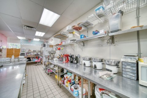 Immobilier commercial à vendre à Kendall, Floride № 2015450 - photo 11