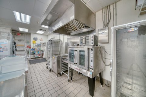 Immobilier commercial à vendre à Kendall, Floride № 2015450 - photo 16